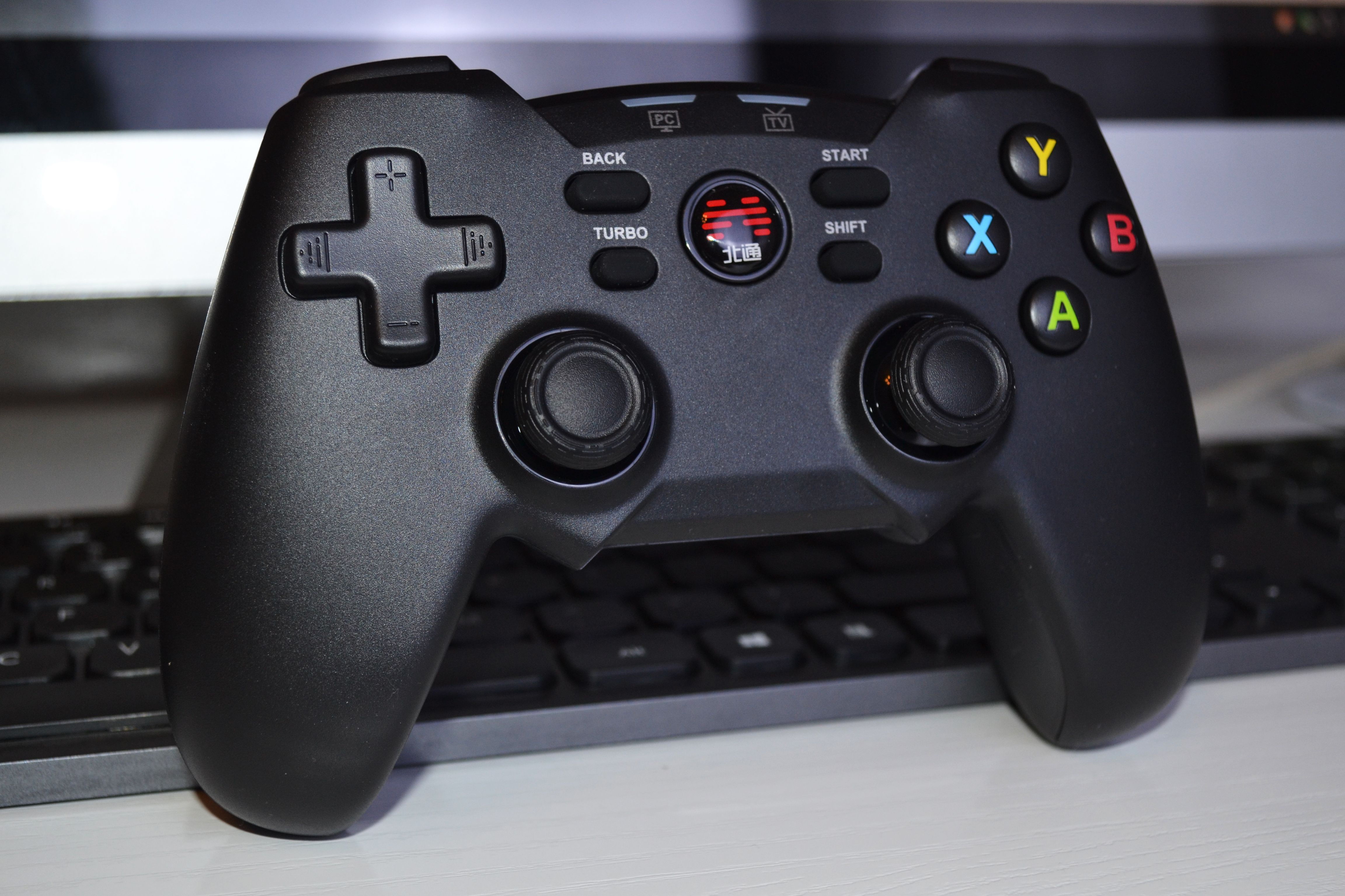 尽情尽兴打游戏 北通蝙蝠4游戏手柄试玩 最好的娱乐时光