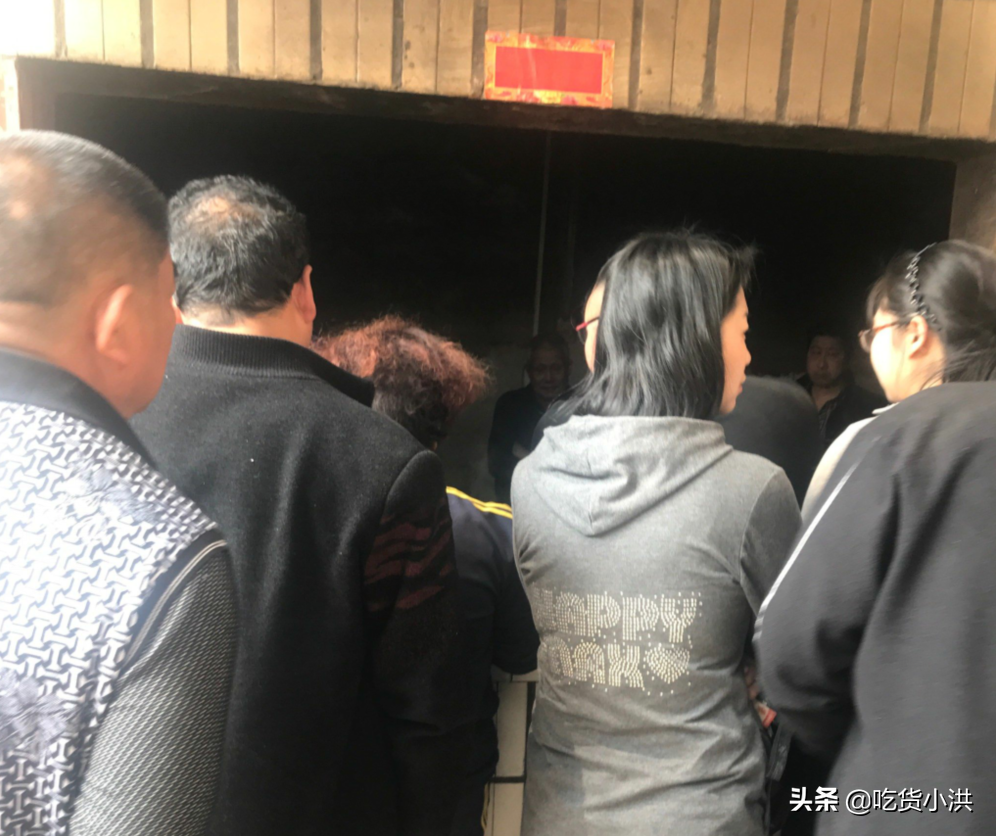 河南小镇上开了37年的卤肉店，猪头肉25一斤，不能挑老板给啥买啥