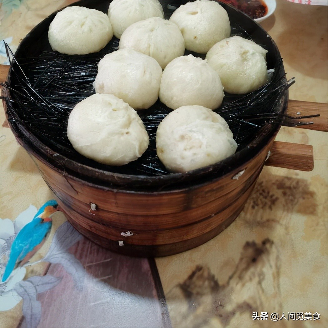 湖南小县城的早餐店，小笼包配海带汤，一年卖出300万个，霸道