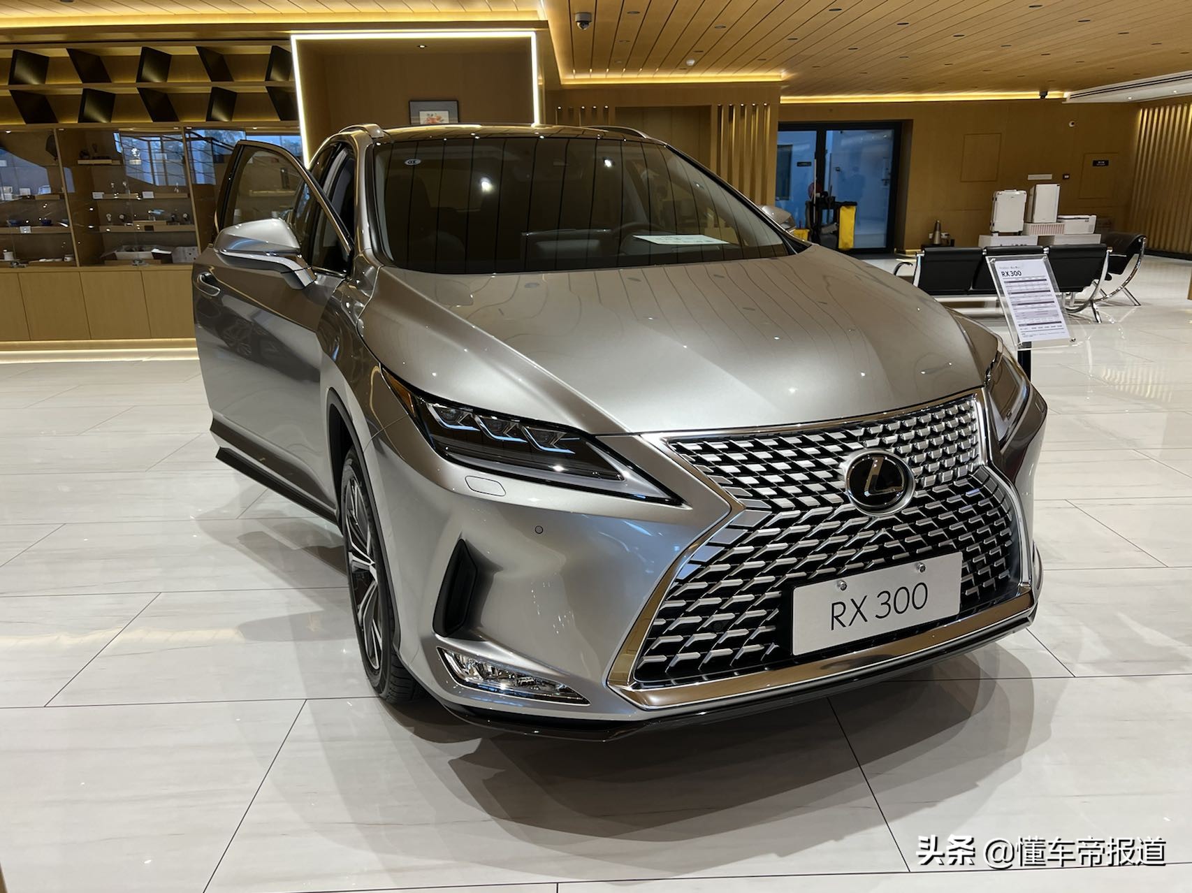 新车 </p><p>　　 售价50.90万元，雷克萨斯RX300新增特别版上市，配2.0T动力