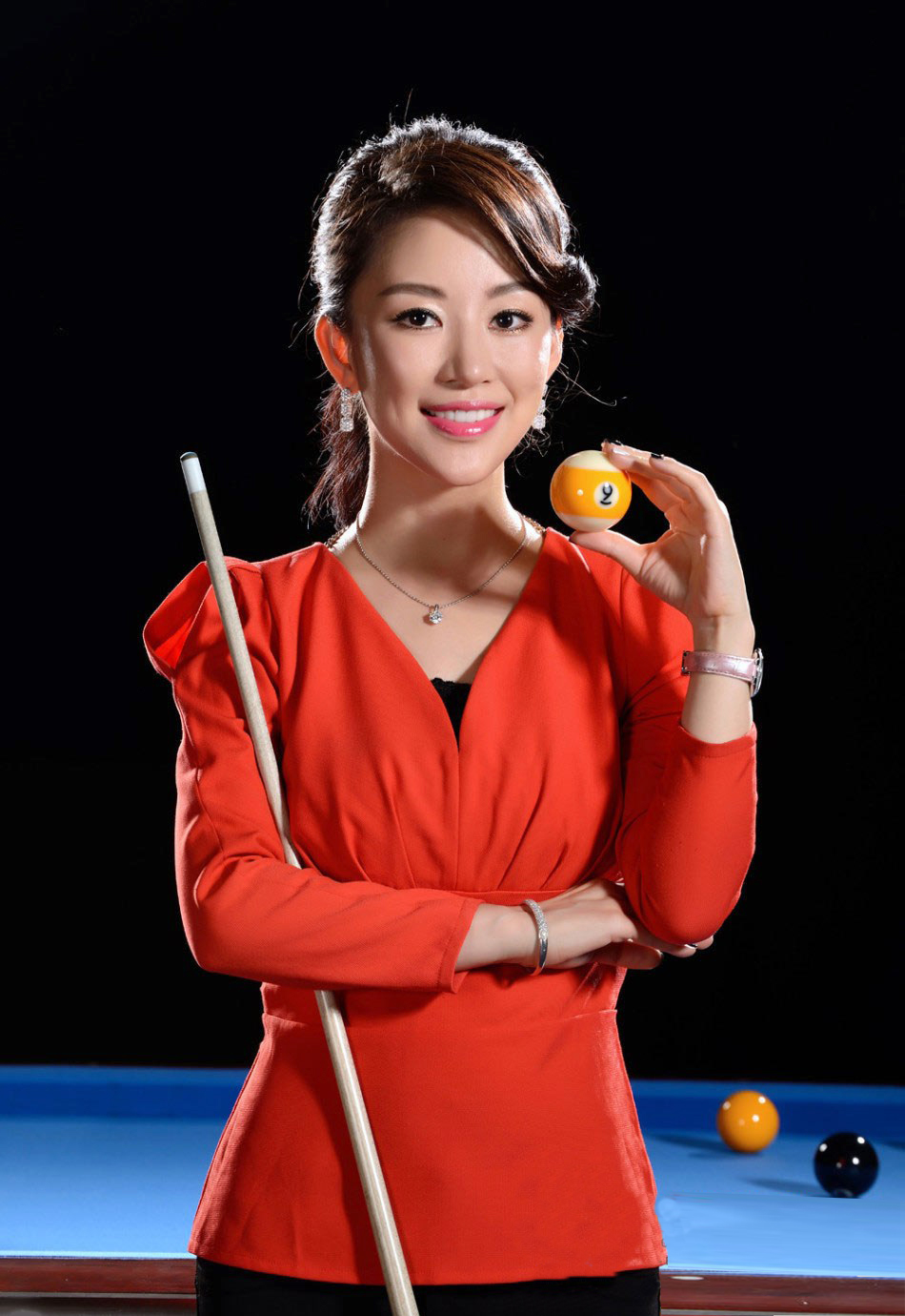 这个女子集很多荣誉于一身,她就是我们的九球天后潘晓婷.