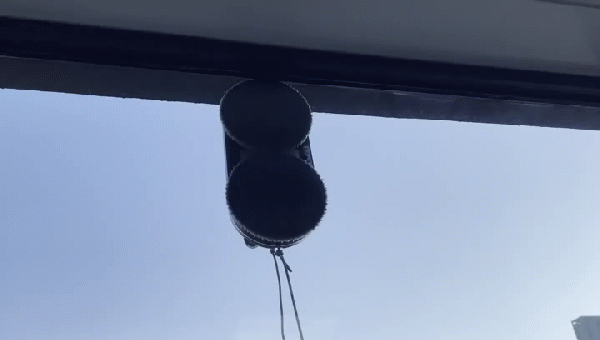 今后擦玻璃就靠它了，窗明镜亮心情好，玻妞擦窗机器人388体验