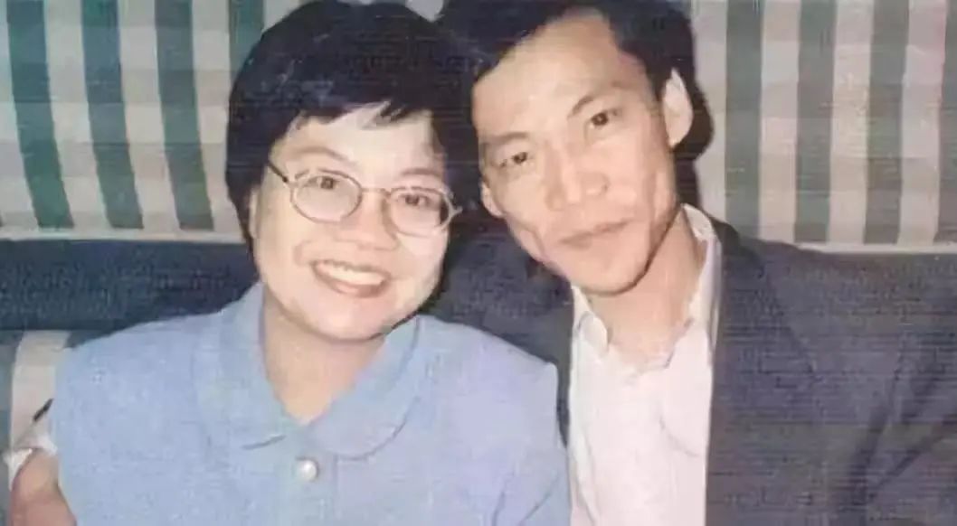 把三个女儿弄去坐牢后，蓝翔校长再送原配入狱，这次被反杀了