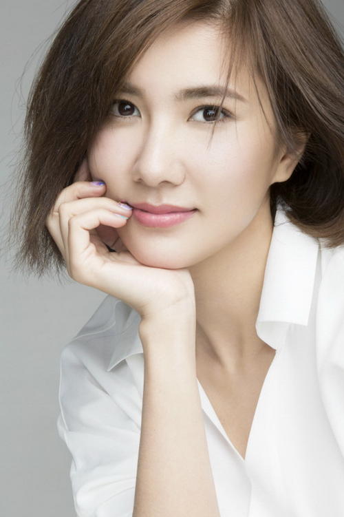 边潇潇出生于1981年10月6日,后考入北京电影学院,毕业后出演过《荷香