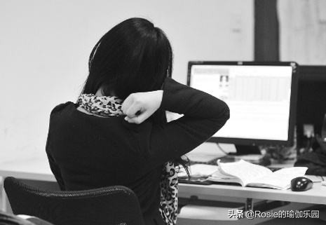 久坐臀部扁塌大腿粗，整日抱娃肩背痛，3招教你瘦腿去痛变美