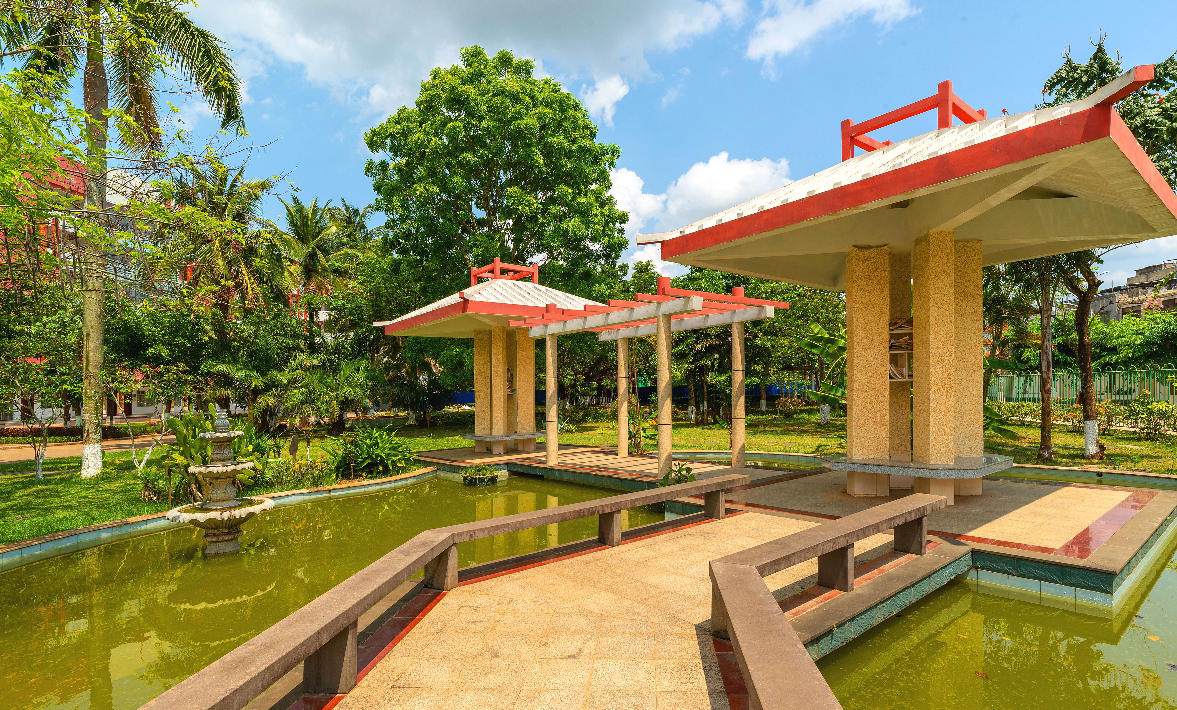 高山岭下茉莉花香 文澜江滨筑梦前行——写在临高中学建校九十周年之际