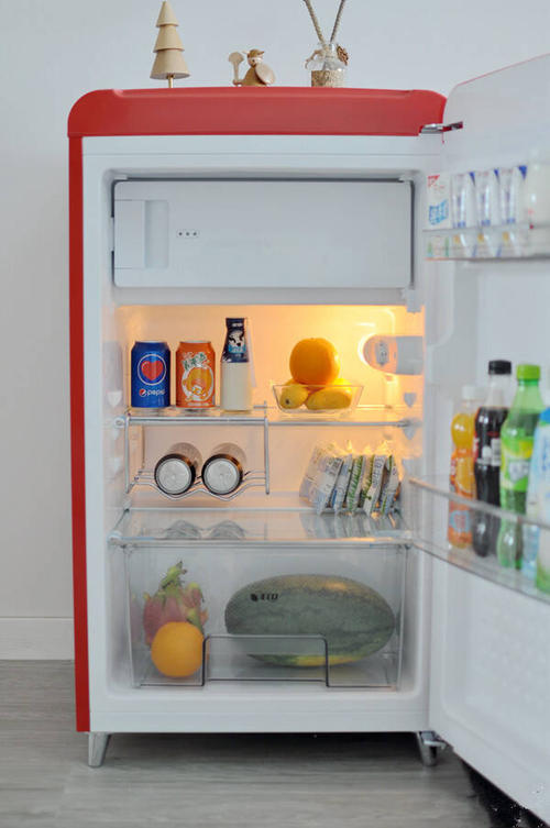 冰箱外面发热怎么回事?