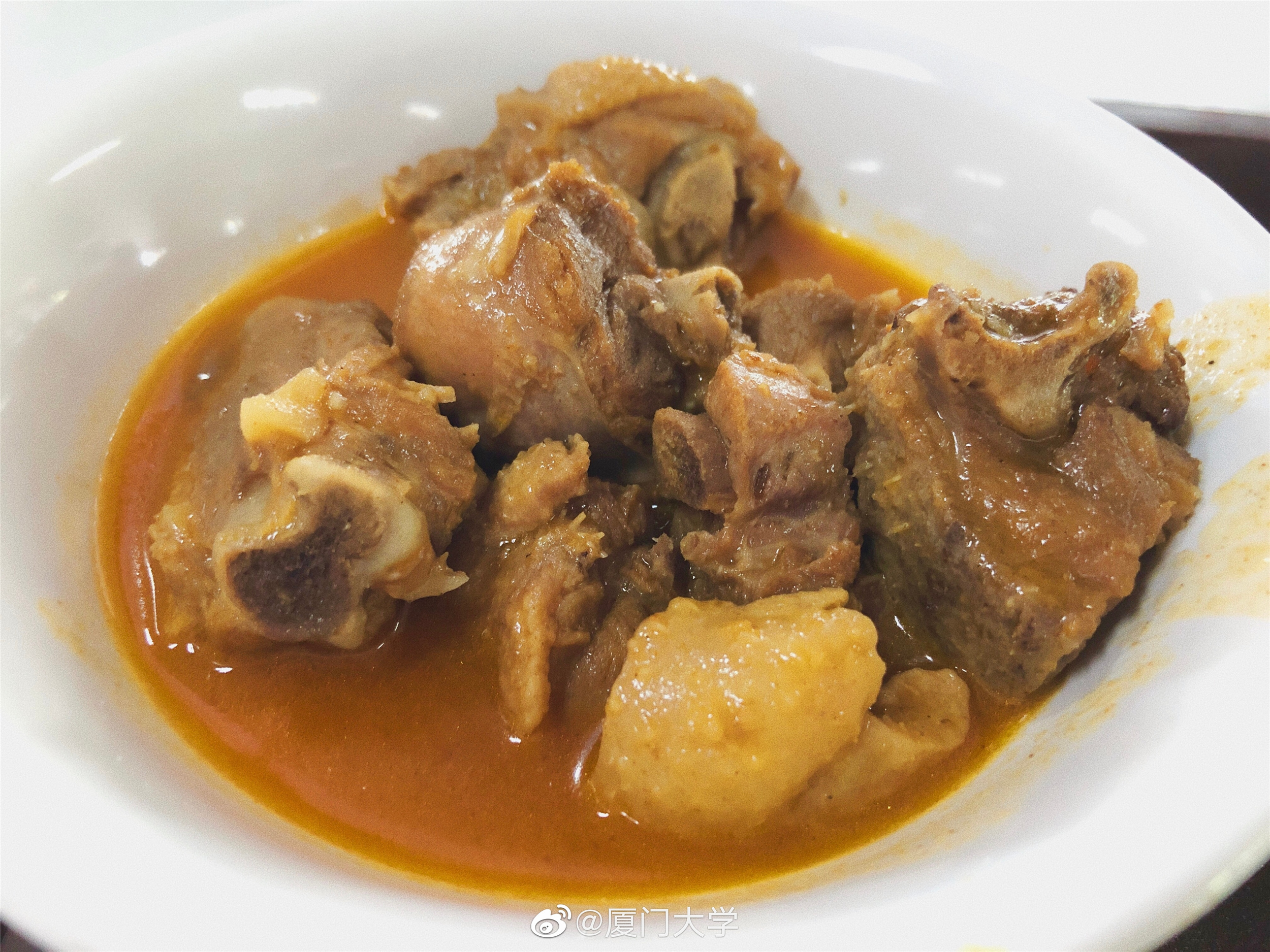 厦门大学食堂有多好？中式大厨做盘菜6元，米饭免费10年，值了