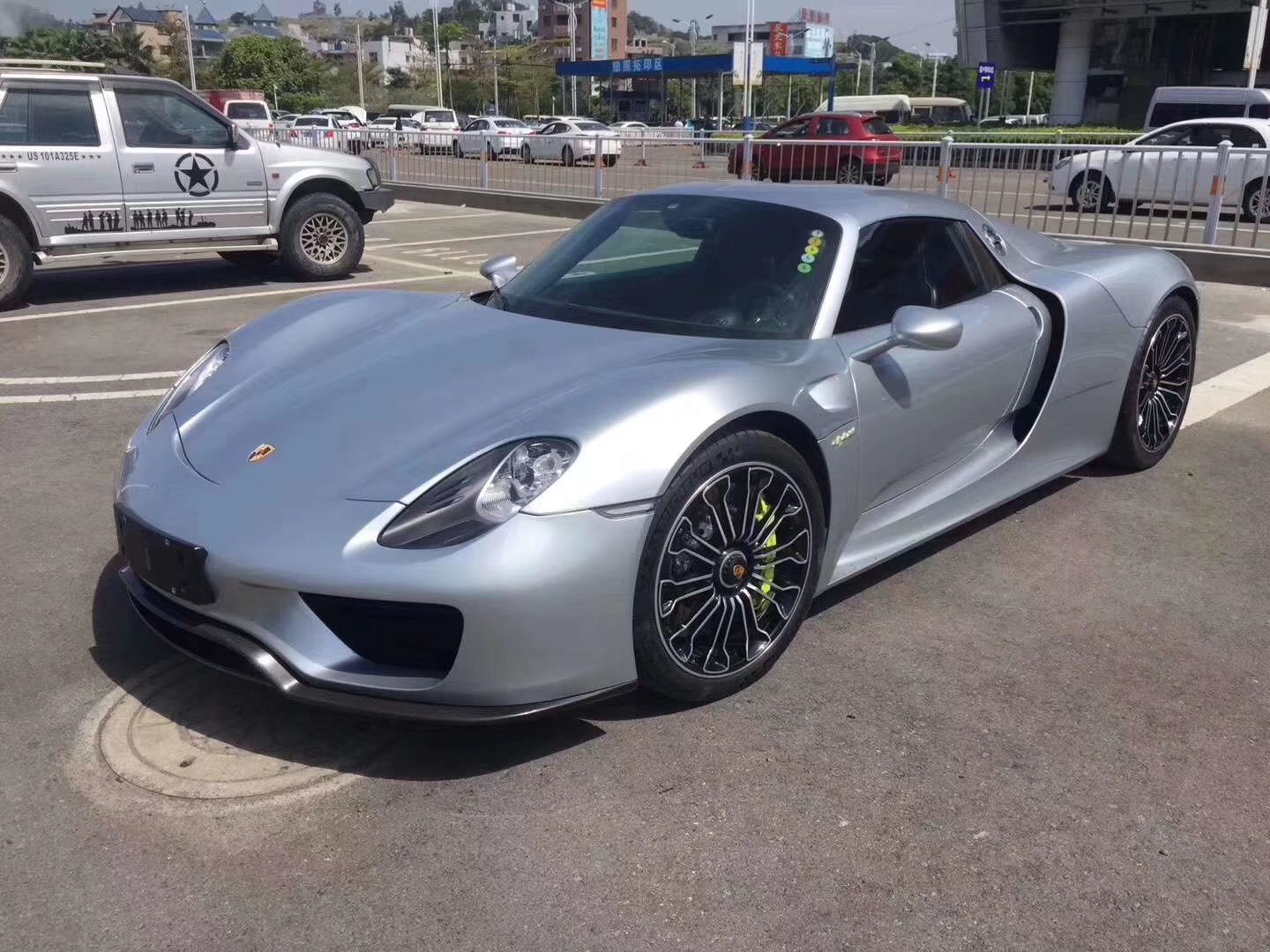 一台属于未来十年的超级跑车——保时捷918 Spyder