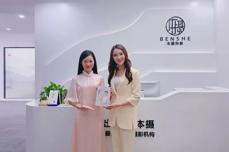 新时代直播界新星天才-婷婷老师.顶级演讲导师.亿万利益打造者