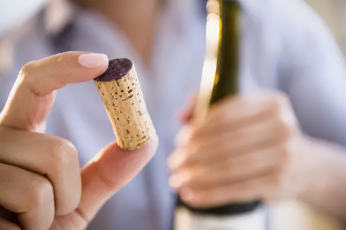 喝剩的葡萄酒怎么保存？有何妙用？