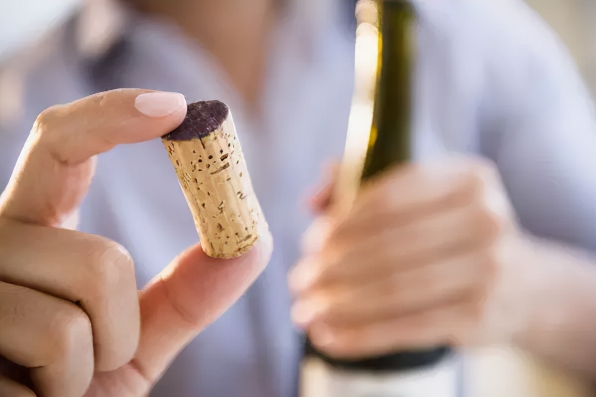 喝剩的葡萄酒怎么保存？有何妙用？