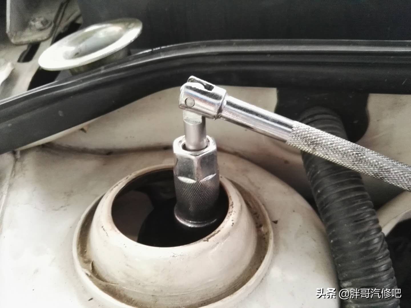 9年车龄8万公里的"老车"，底盘悬挂该如何保养？好底盘开出好心情