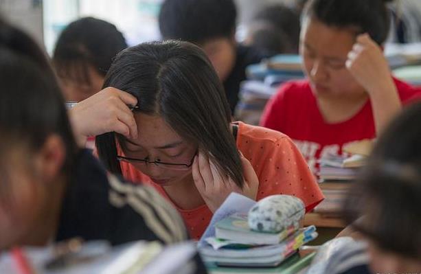 重庆一男生高考638分，不填志愿反倒选复读，最后考了多少分