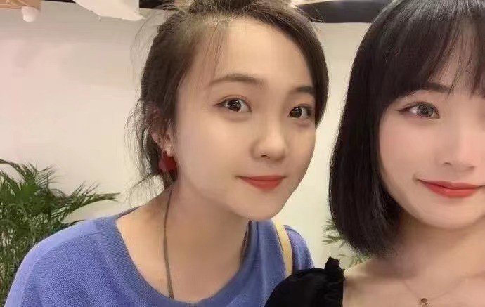 林妙可参加毕业典礼！大学四年颜值开挂，终于美回奥运会小姑娘