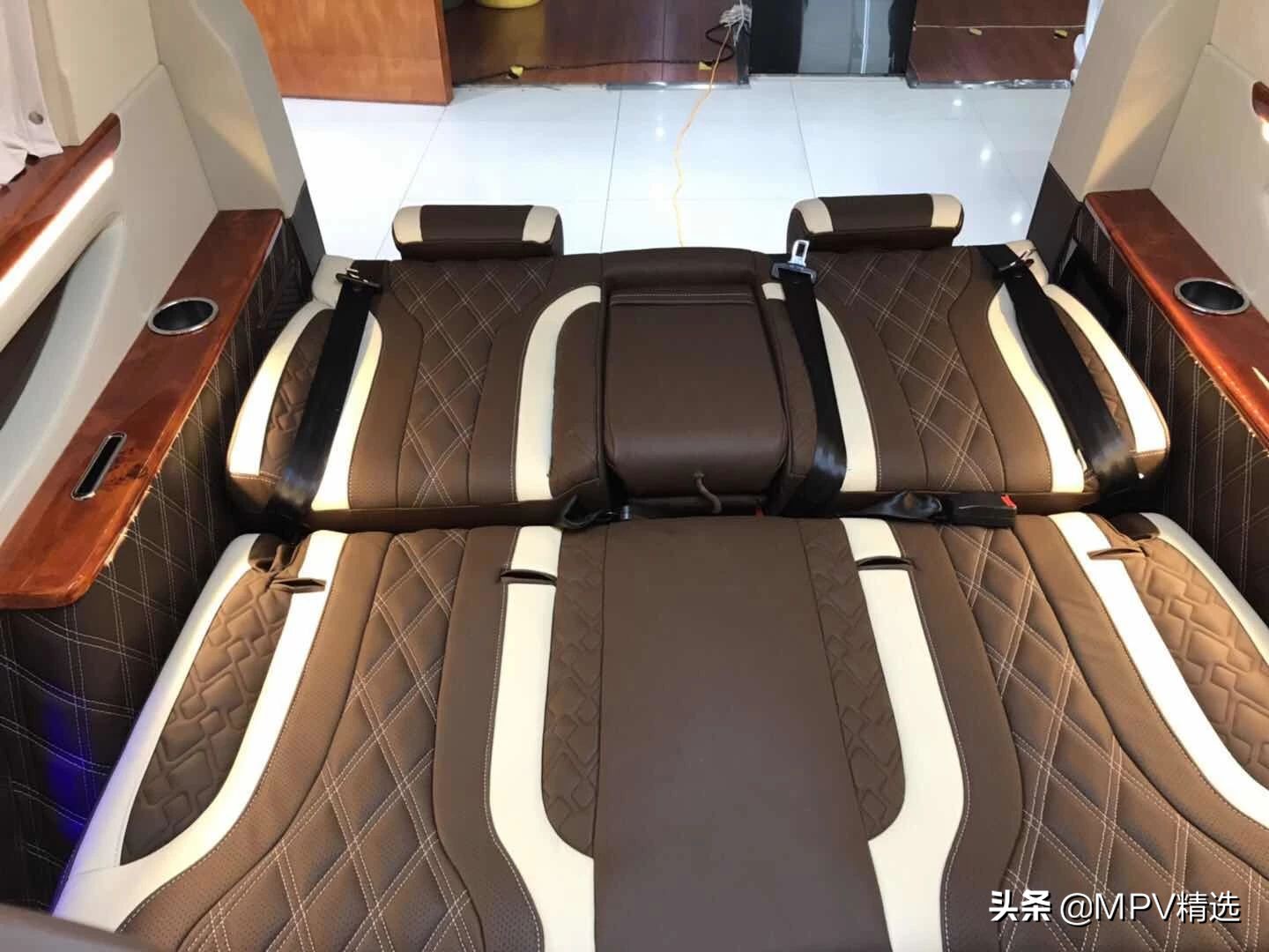 进口大众七座商务车,豪华内饰,能躺能睡,这才是老板应有的姿态