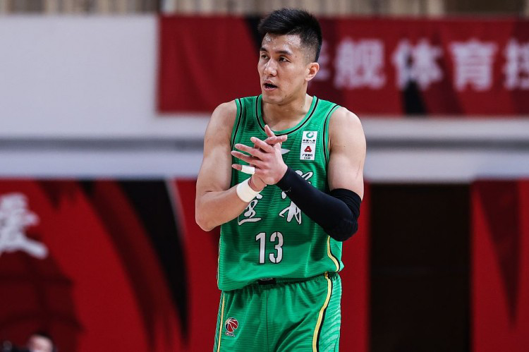 绰号是风之子的中国足球运动员(NBA和CBA后卫中的高学历球员，士、硕士和名牌大学应有尽有)