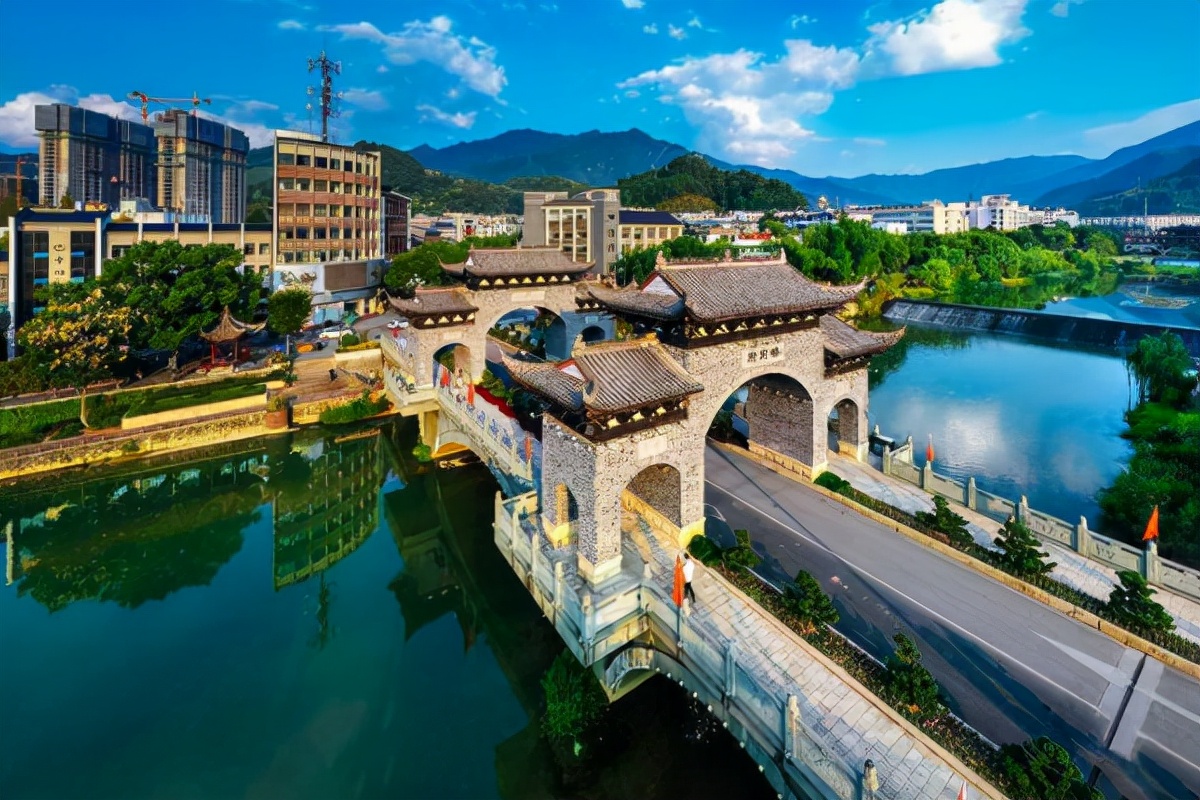 浙江3所野鸡大学害人不浅，高举“名校”旗帜，只为坑骗考生钱财