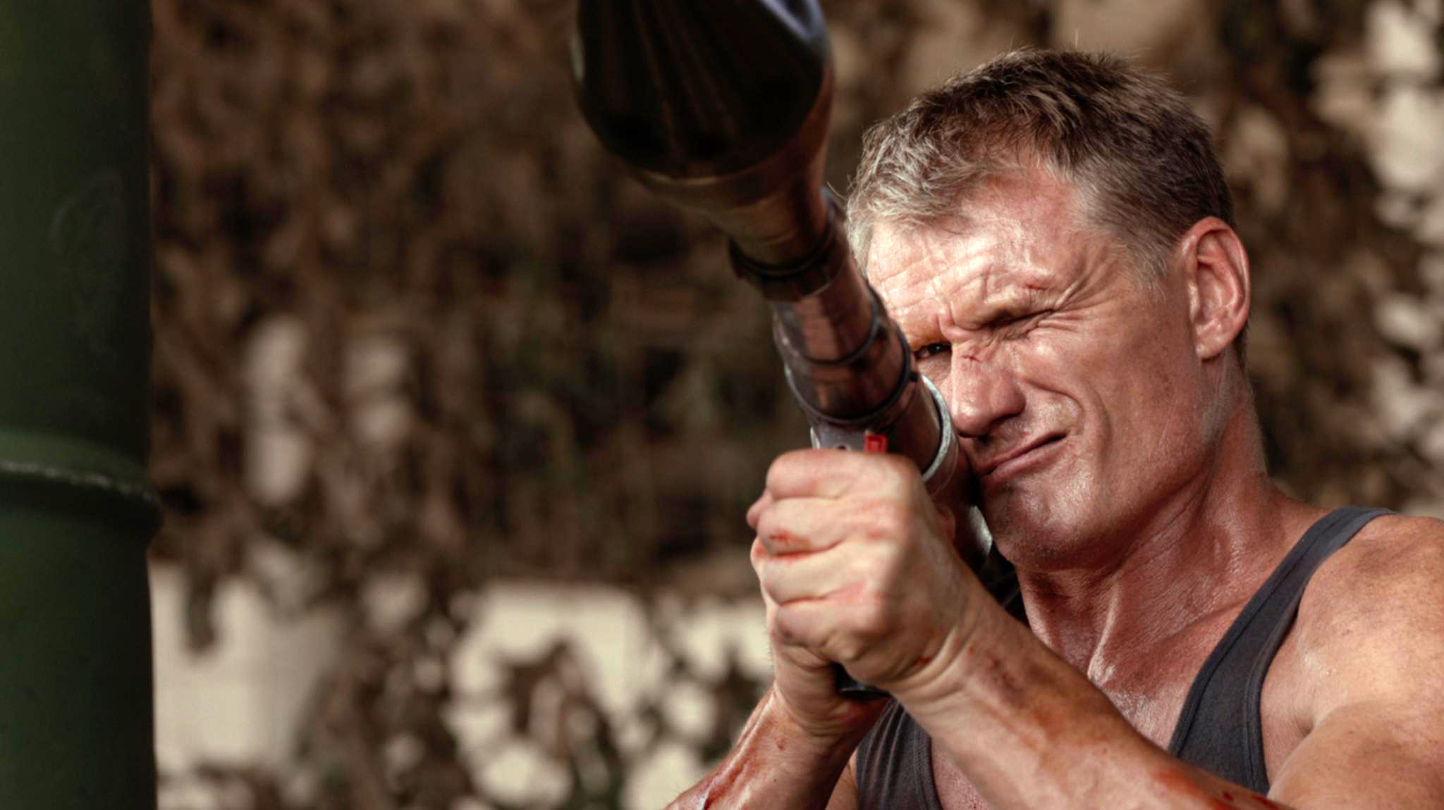 穷苦少女被人贩装进铁笼,越是漂亮下场越惨,犯罪片《人皮交易》