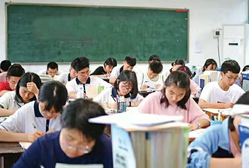 今年高考试题难度增加，这两个科目最明显，学生要加强复习