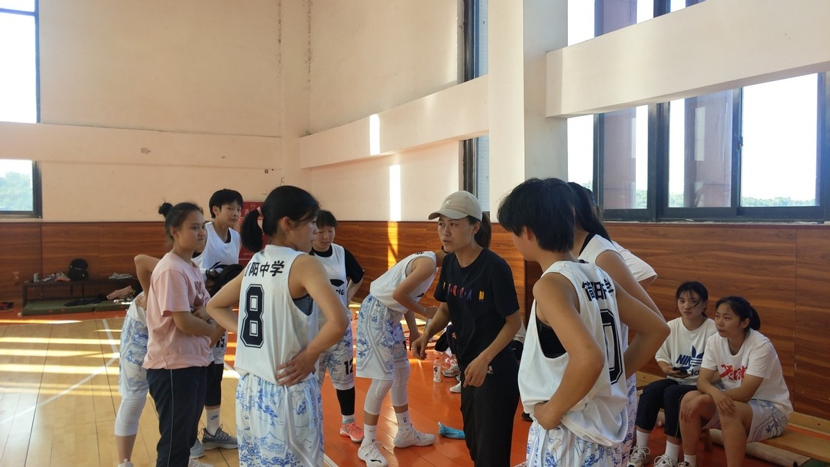 简阳实验学校足球联赛(“新华文轩杯”2021年简阳市中小学生篮球冠军赛圆满举行)