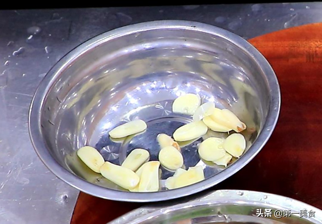 肉皮怎么做好吃又简单的做zuo法（猪肉皮怎么做好吃）-大连信xin息网