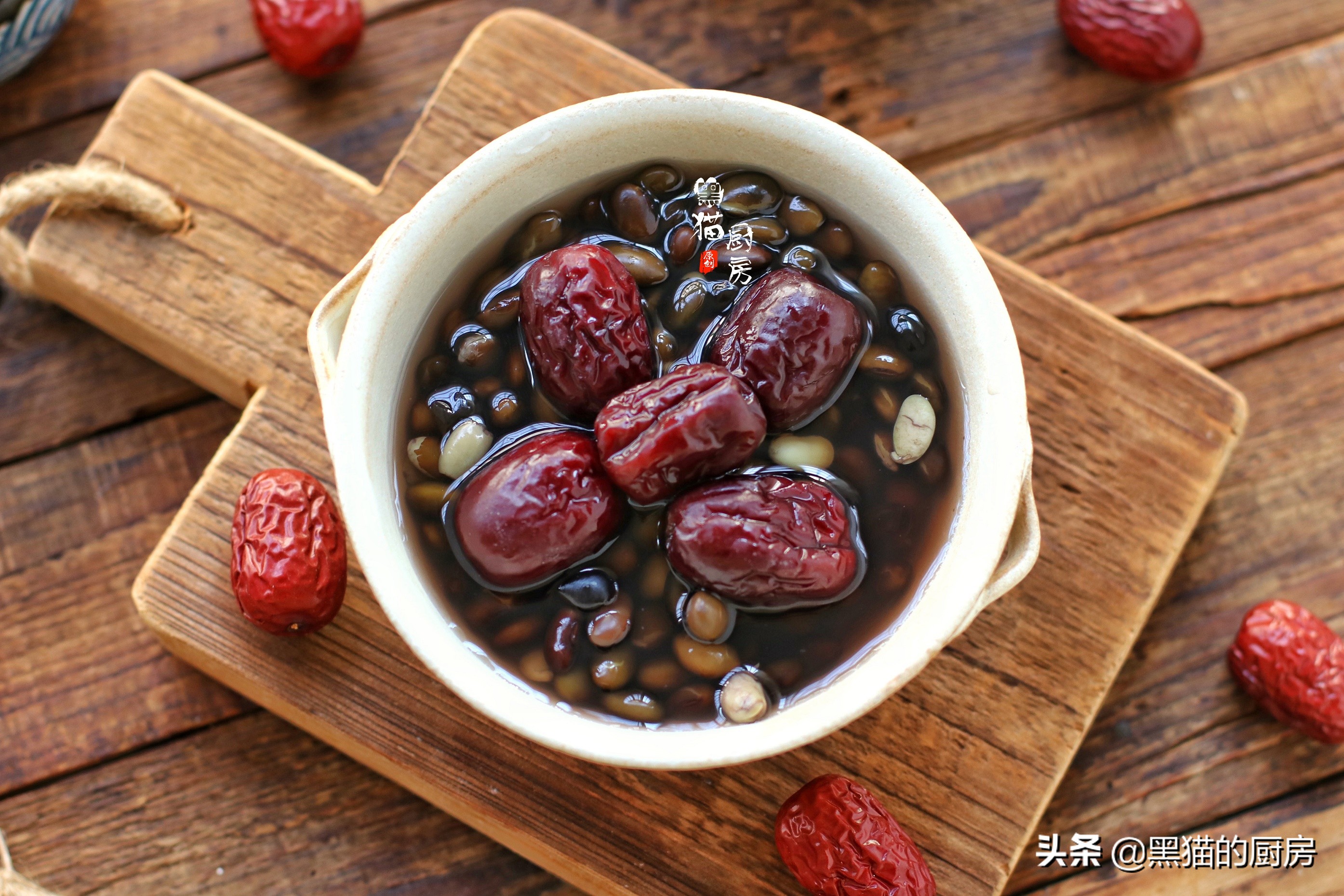 人到40多吃黑豆，别只会用黑醋泡，春天我常这样煮，越简单越好