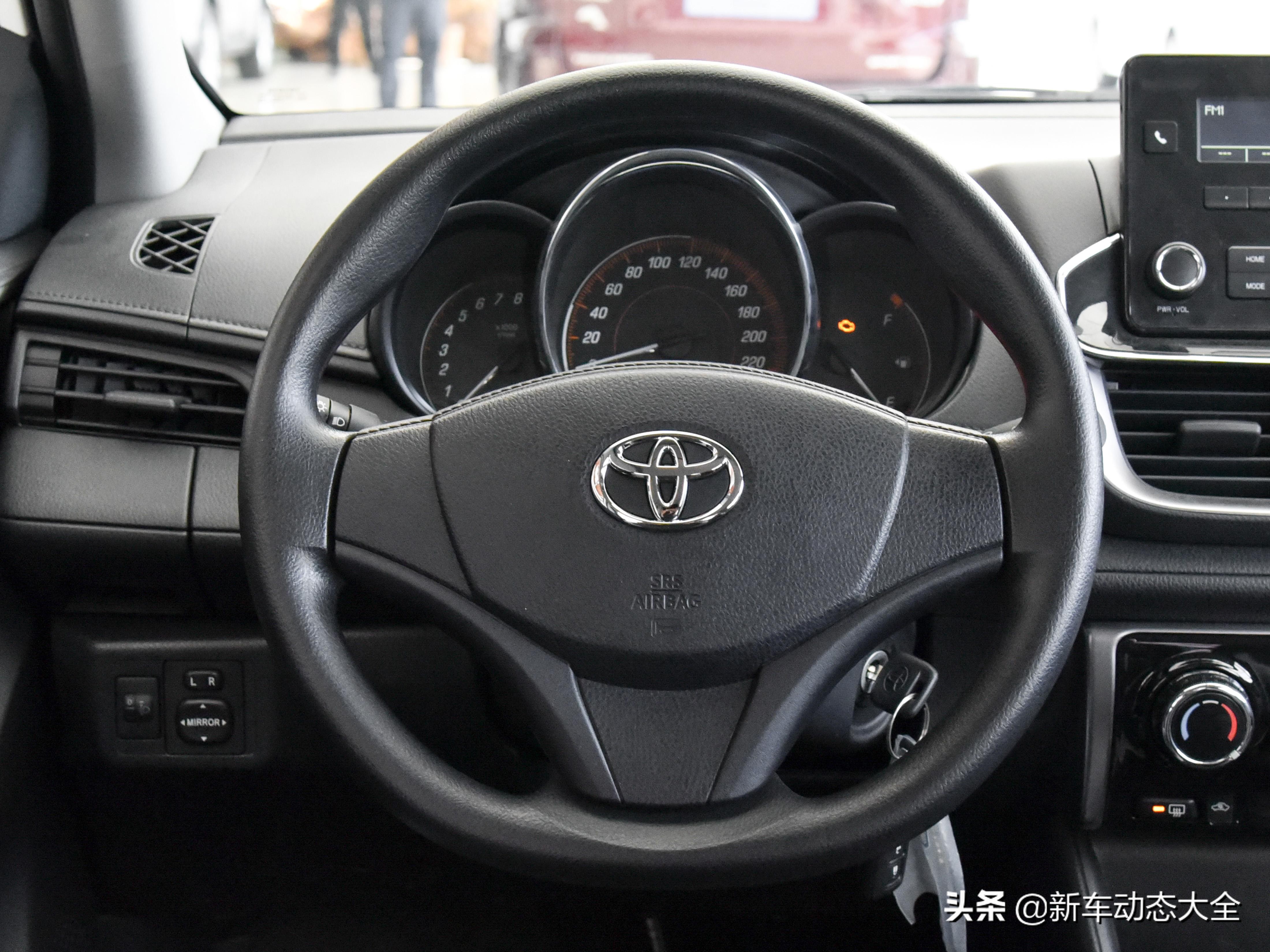 打你看丰田YARiS L 致炫，不到10万元就能拿下，还标配LED大灯