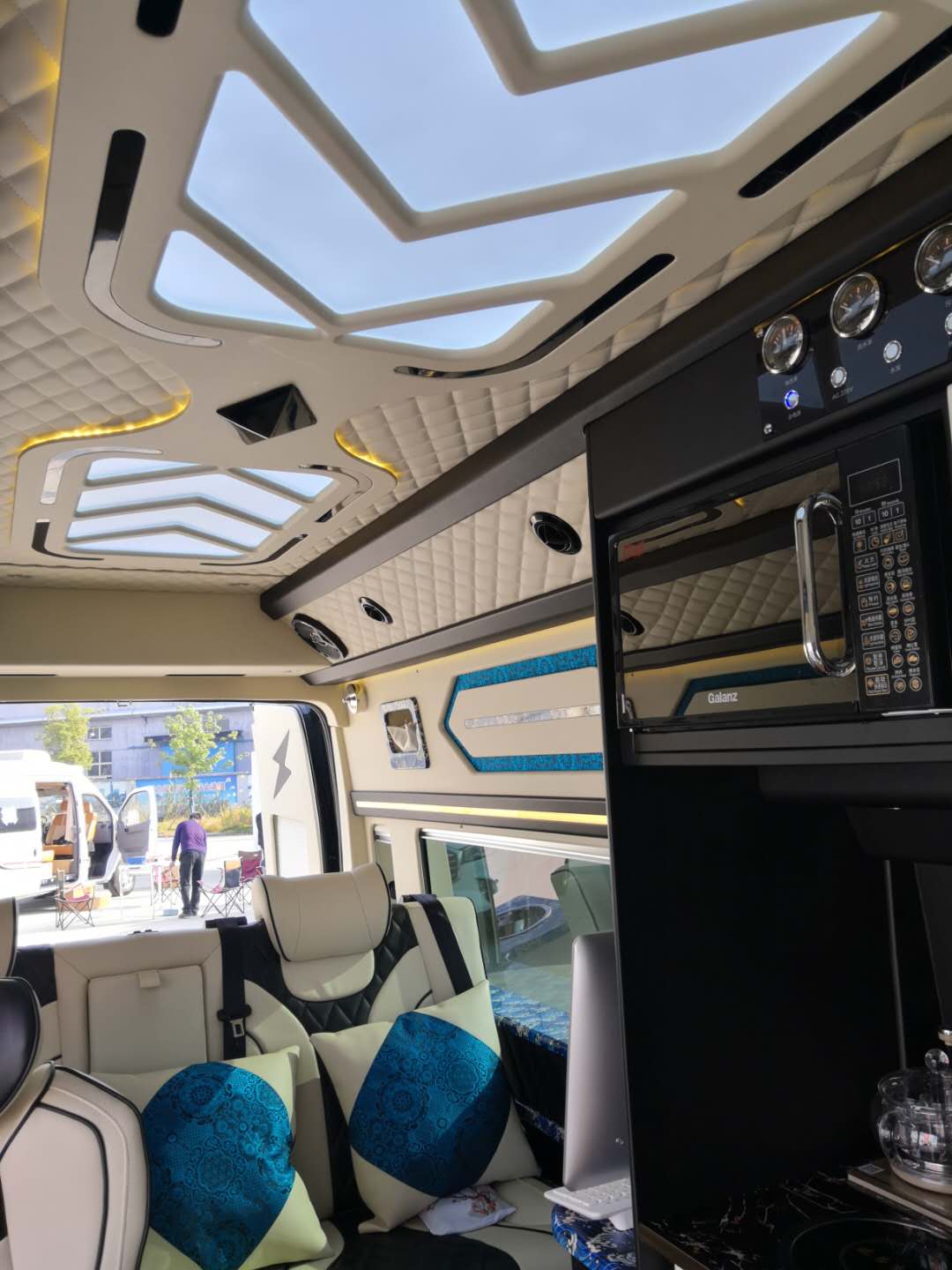 成功商务人士适用车推荐——江铃福特·新世代全顺豪华商旅车