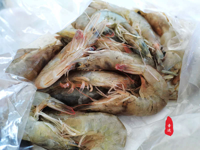 薄皮大馅的三鲜馅饺子，咬一口就能吃到虾仁，口感鲜香好解馋
