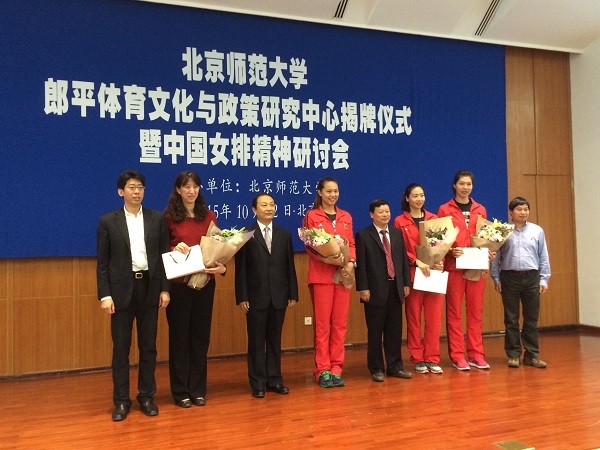 郎平卸任女排主教练，将任教于北京师范大学珠海校区