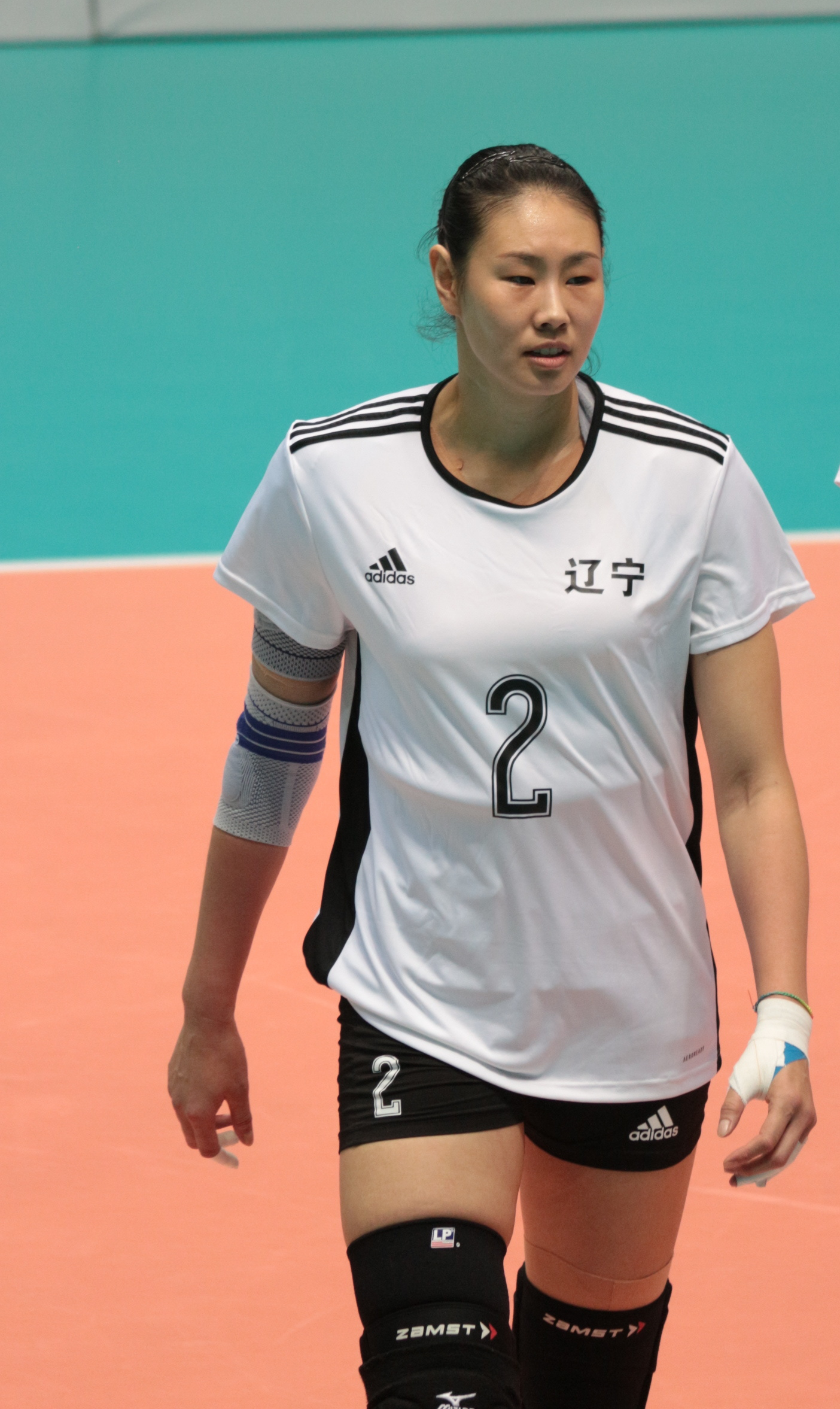 辽宁女排全运摘铜,3-0横扫上海!颜妮缺阵,刘晏含真大腿)