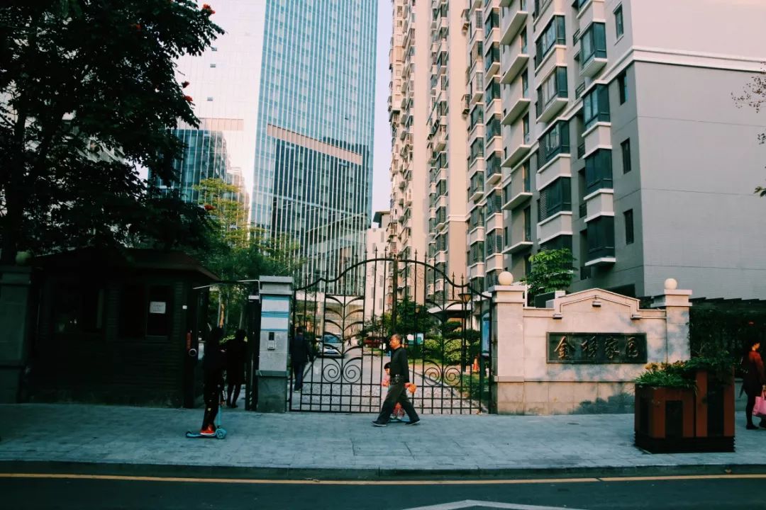 老破小一平10万+！我们走遍厦门18所名校，为你曝光最贵学区房！