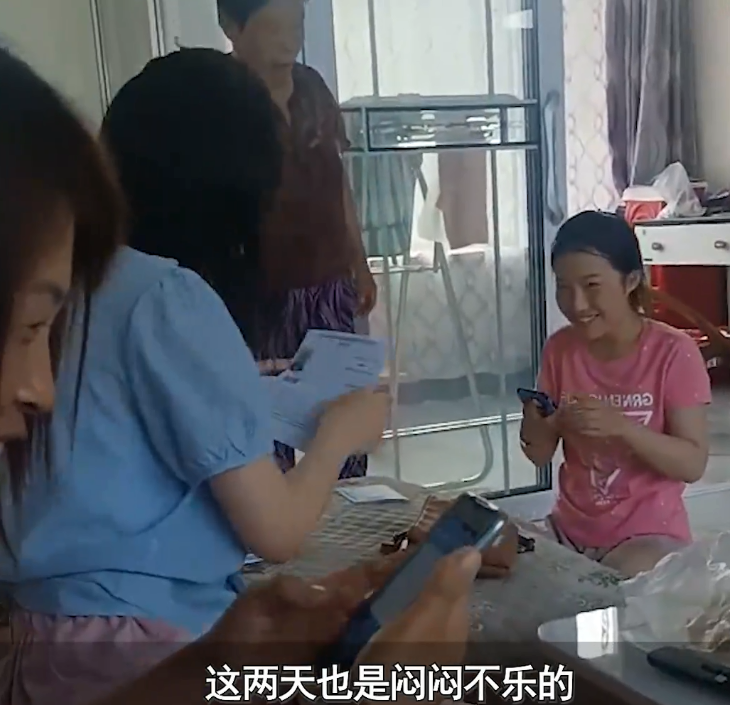 辽宁双胞胎考生，总分只相差1分，姐姐满心欢喜，妹妹闷闷不乐