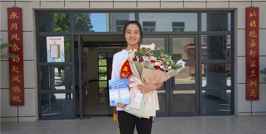 陕西考生辛灵，509分报考军校，一举成为让人羡慕的女飞行学员