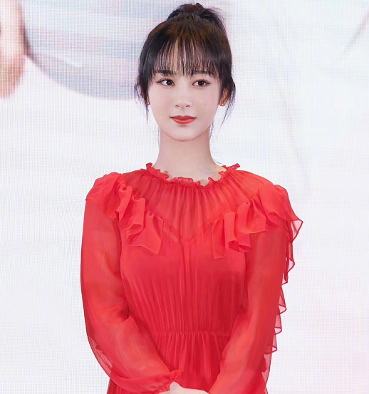 佟丽娅官宣成为央视春晚主持人，资历尚浅怕是难以服众