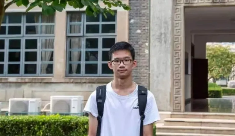 2021年松江二中成绩太优秀！3人清华录取，21人复交综评录取