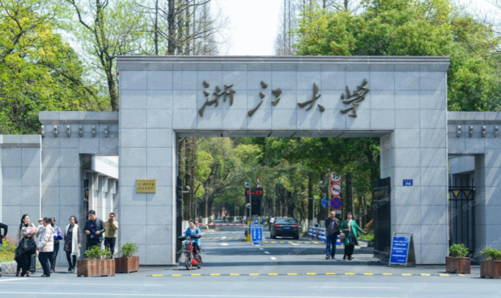 国内985高校排名大洗牌，清北稳居榜首并驾齐驱，浙大表现亮眼