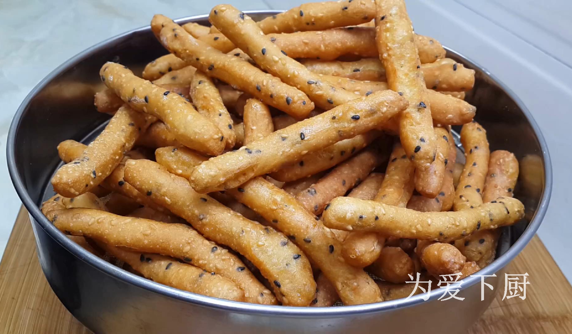 炸什么好吃又简单(1斤面粉,4个鸡蛋,锅里炸一炸,做法比麻花简单,比