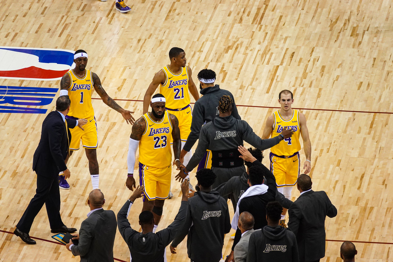 为什么nba不引入足球制度(职业足球联赛为何不能效仿NBA制订工资帽？不是不想，而是不能)