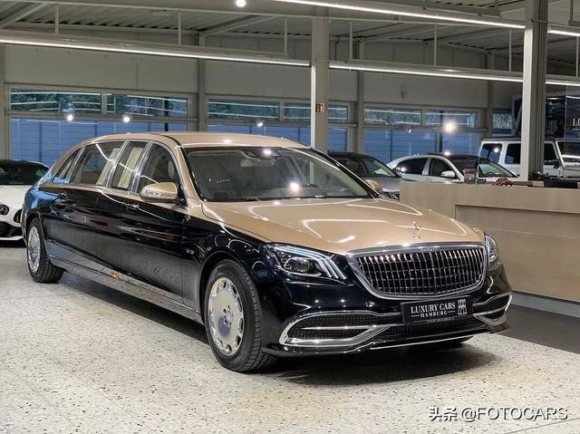 实拍 </p><p>　　 迈巴赫S650普尔曼双色加长版，除了顶级奢华没啥了