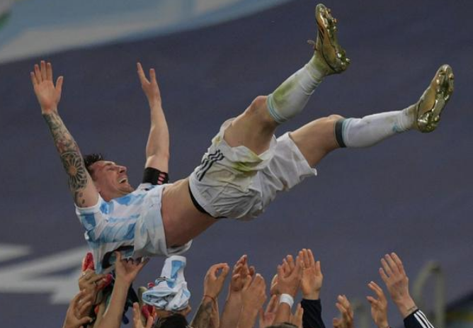 2021世界杯梅西夺冠(34岁的梅西终于夺冠!