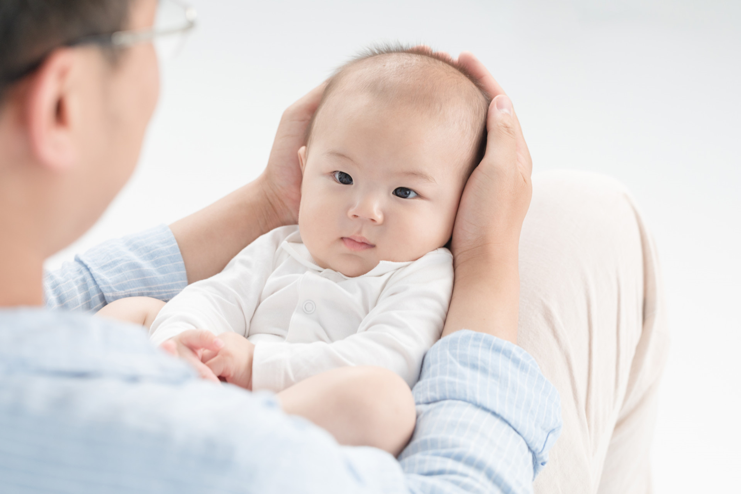 孩子囟门摸不得，会让娃变傻变哑？错！囟门是宝宝健康的晴雨表