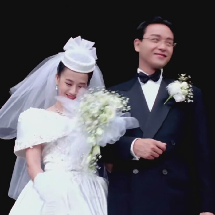 当毛舜筠向张国荣求婚时,它也被张国荣的突然行动吓了一跳,因为她没