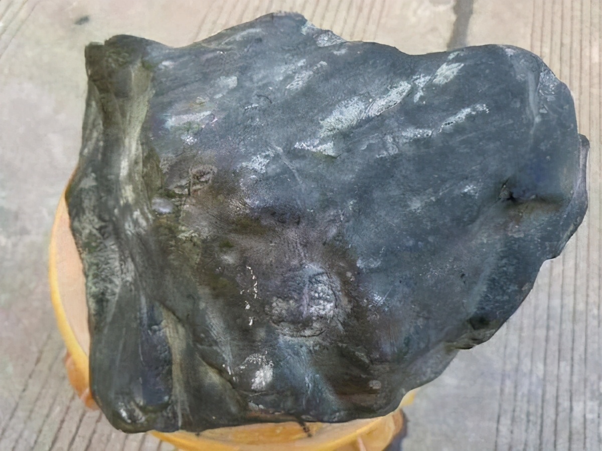 麻蒙场口翡翠原石特征(翡翠原石各种皮壳和各场口都有哪些特征和区别？)