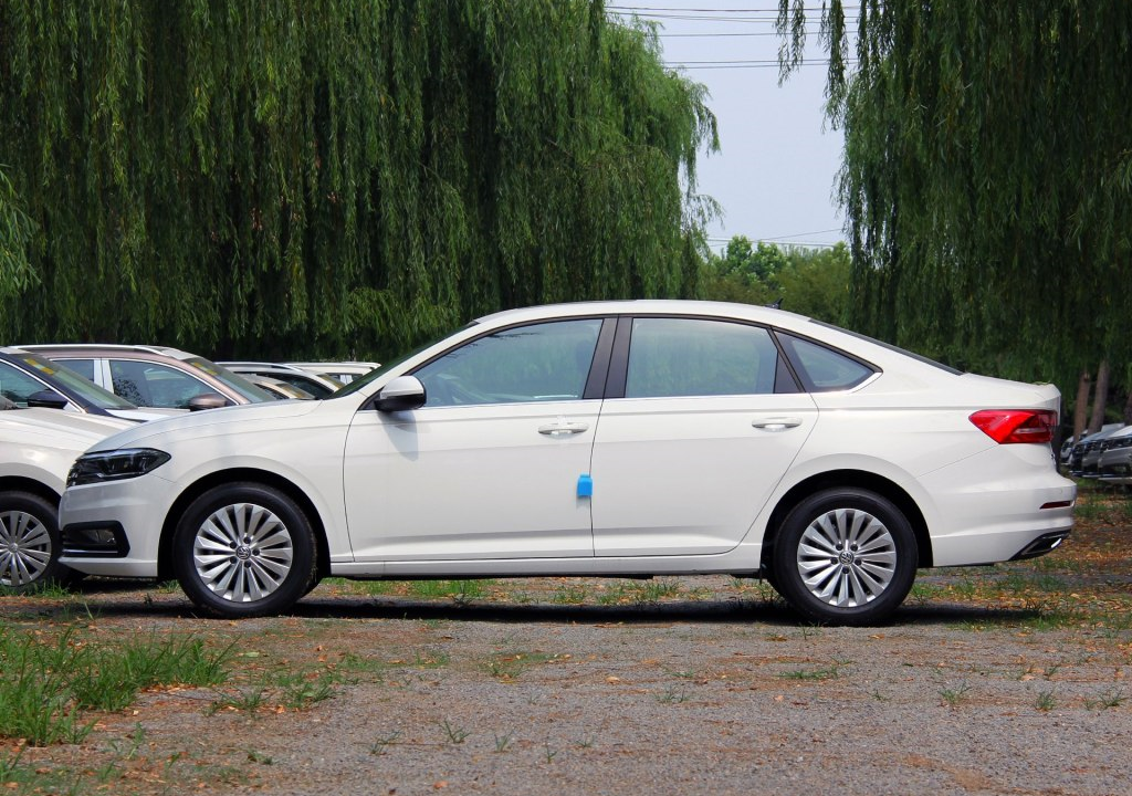 丰田新卡罗拉对比大众朗逸plus,同为紧凑型家轿标杆,怎么选?