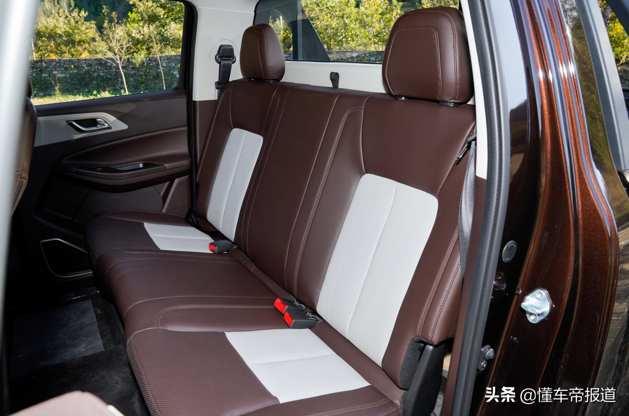 新车 | 内饰质感提升明显，PK长城炮！实拍江铃域虎7+域虎7亲子版