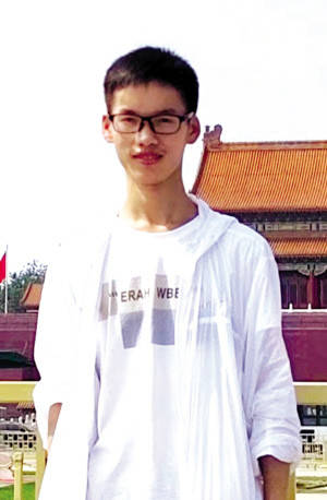 713分考入清华，为凑学费和母亲工地搬砖，开学典礼上被校长点名