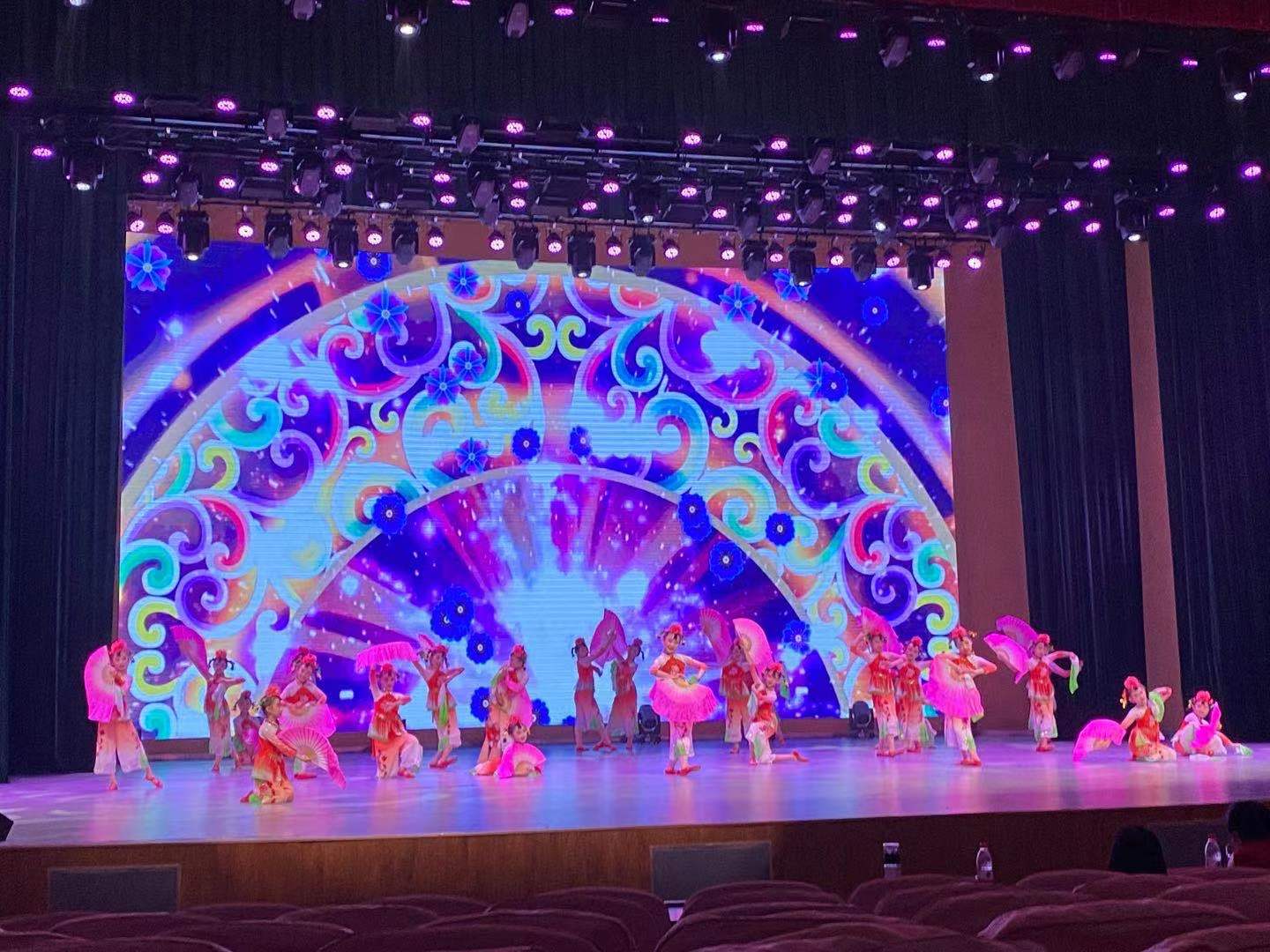 胶州玩偶们跳舞的秧歌获得了省级大奖。