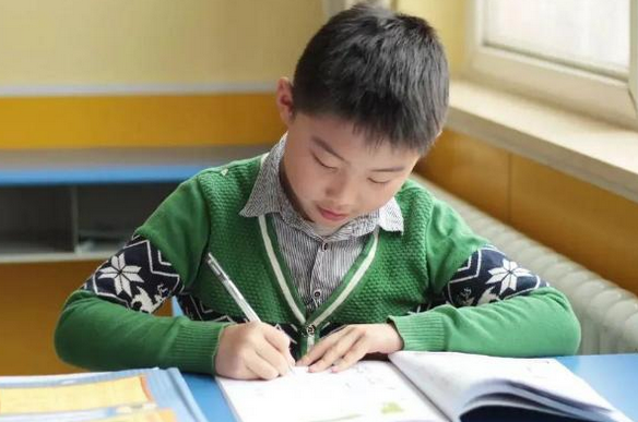 小学生作文《爷爷》，没有为凑字数而写，26个字的文章让人感动